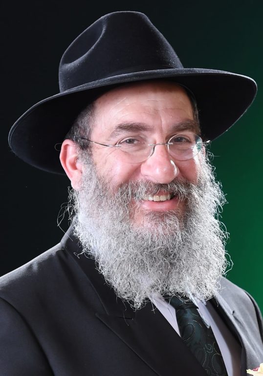 הרב מנחם דערן גלריית חבד בקרדו בירושלים ברובע היהודי - סיורים התנסות ביצירת יודאיקה וגלריית האומנות היהודית Rabbi Menachem Deran Chabad Bacardo Gallery in Jerusalem in the Jewish Quarter - Tours Experiencing the Creation of Judaica and the Jewish Art Gallery